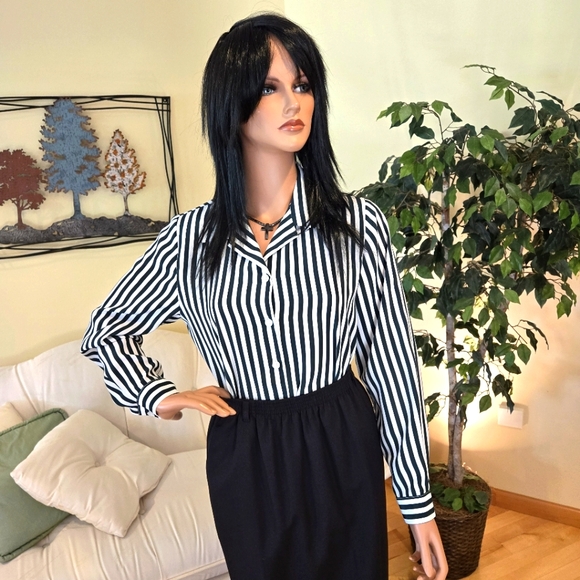 Leslie Fay Black & White Striped Woman's Ling Sleeve Blouse Size 8 Petite - Picture 2 of 16